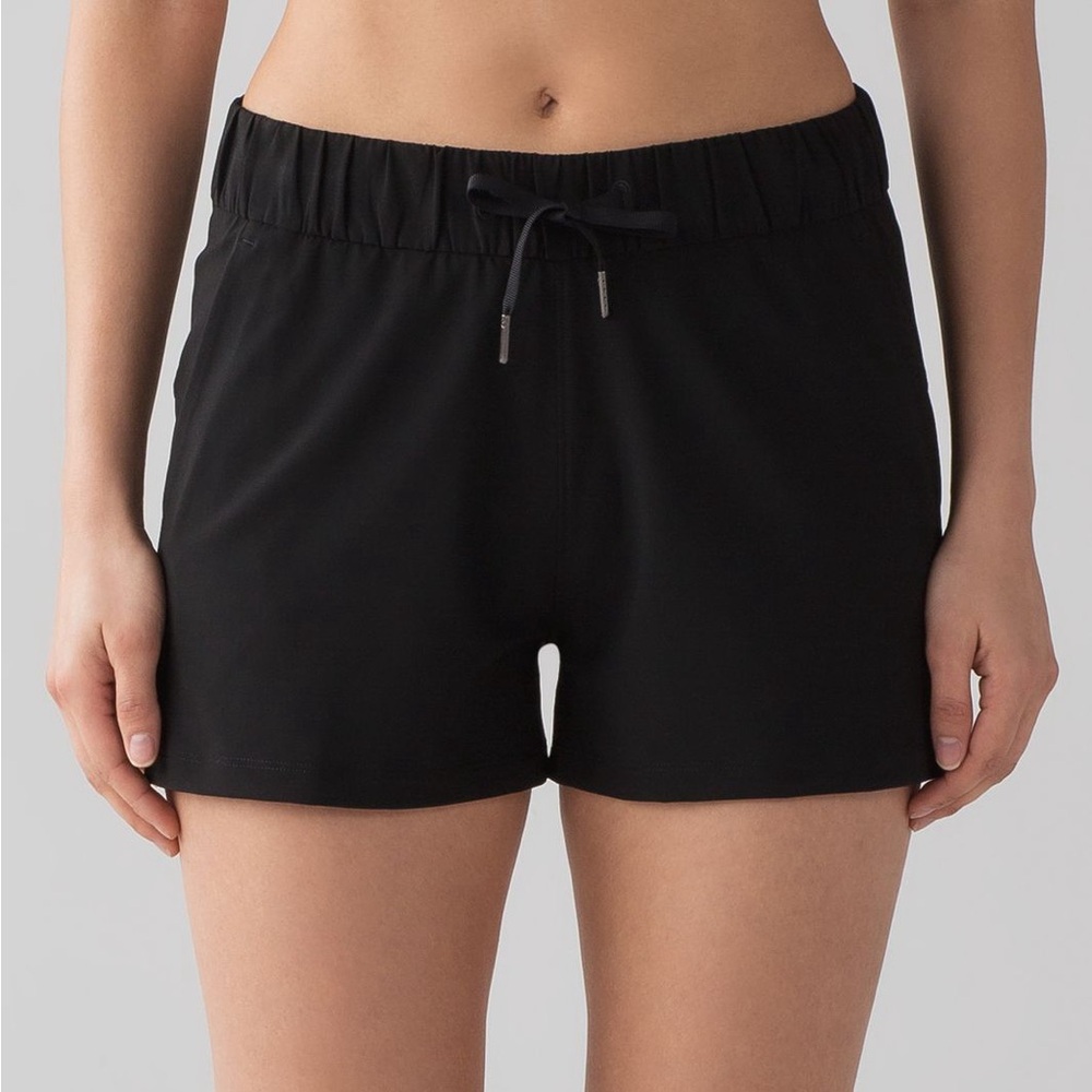 Lululemon On The Fly‎ Short Woven 2.5” in Black